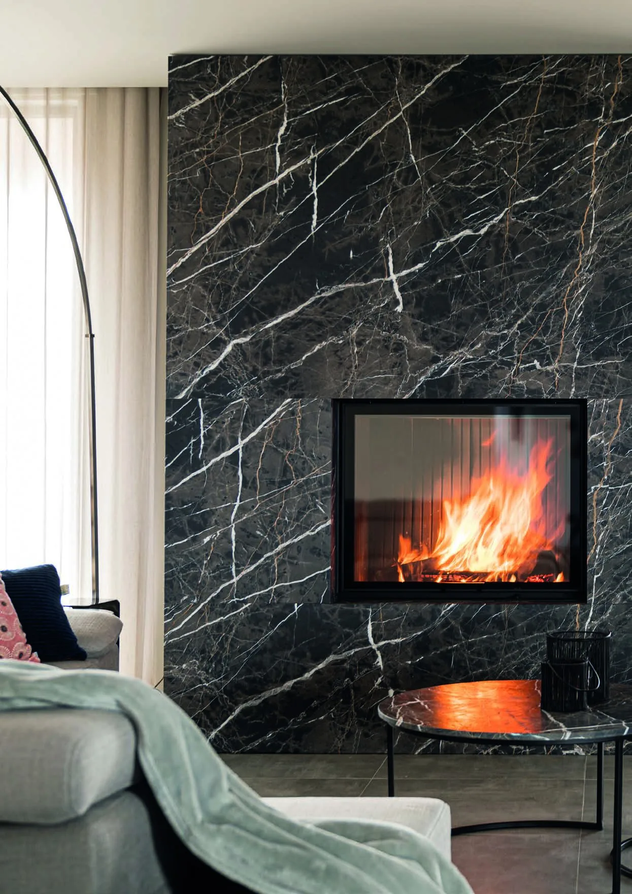 Water-bearing fireplaces